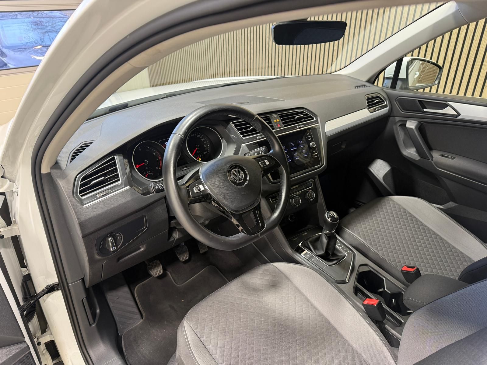 Volkswagen Tiguan 1.5 TSI Comfortline SHZ|AHK|RFK|Winter|PD foto 5