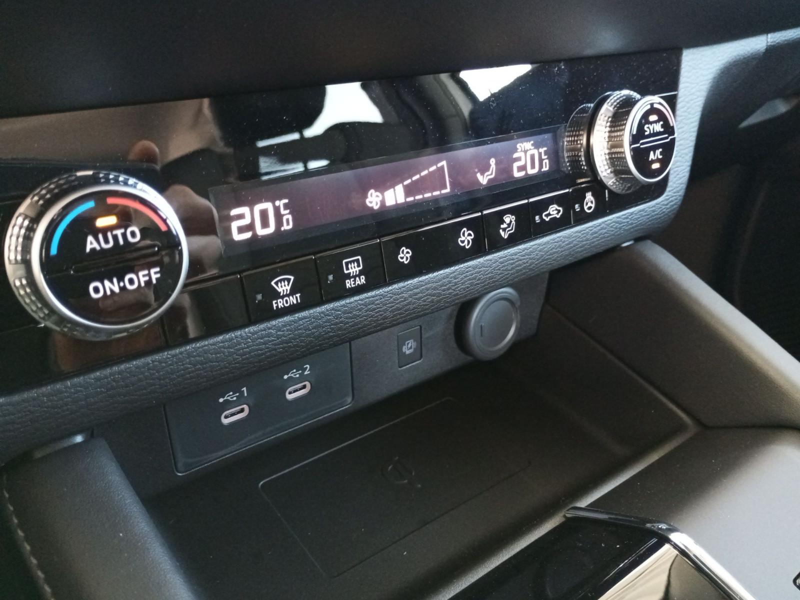 Mitsubishi Outlander PHEV Select 306 PS ACC HuD Leder