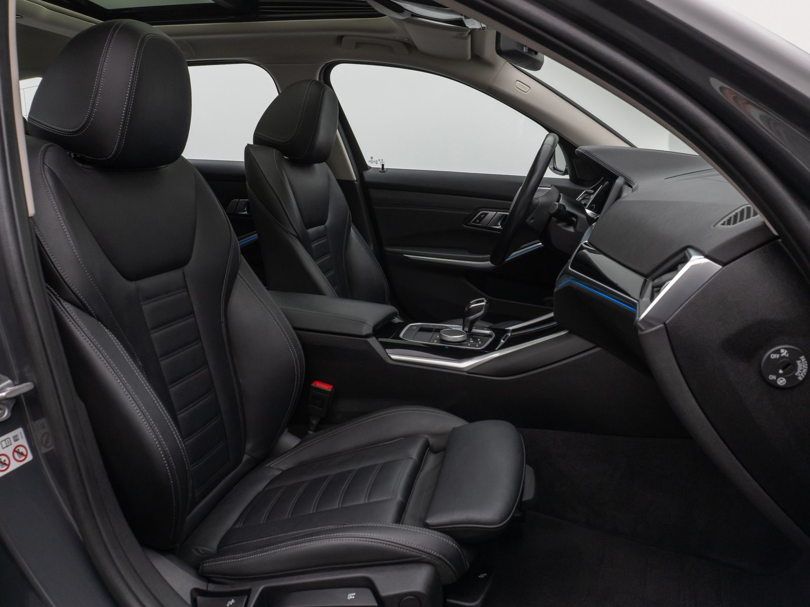 Fahrzeugabbildung BMW 330e Luxury Line Kamera Pano HUD HiFi Individual
