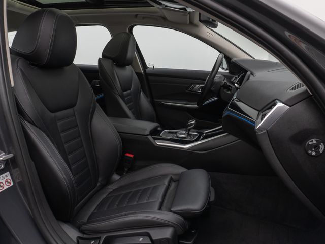 Foto Nummer 38: BMW 330e