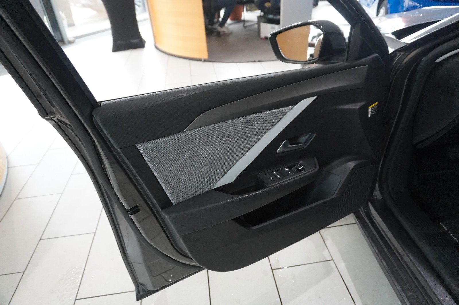 Fahrzeugabbildung Opel Astra L Lim. 1.6 HYBRID BUSINESS NAVI/LED/KAMERA