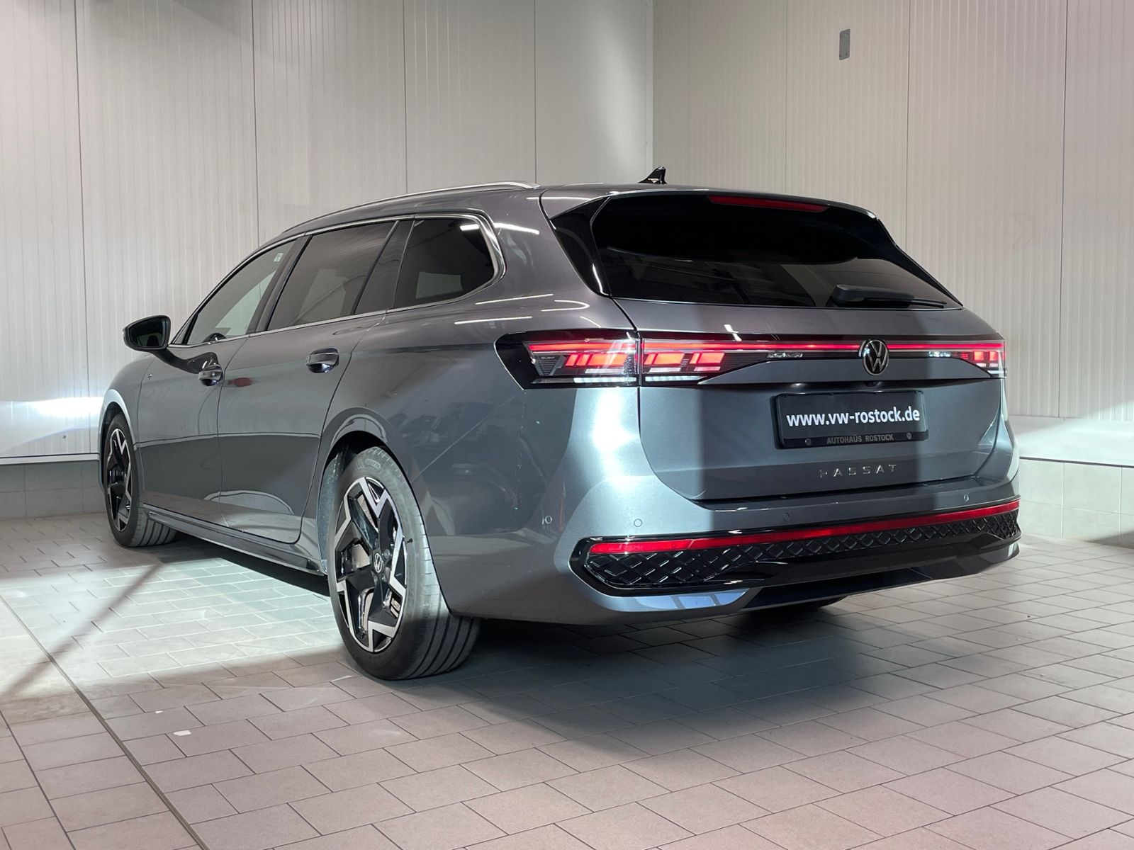 Passat Variant R-line 2.0 TDI DSG AHK RFK LED