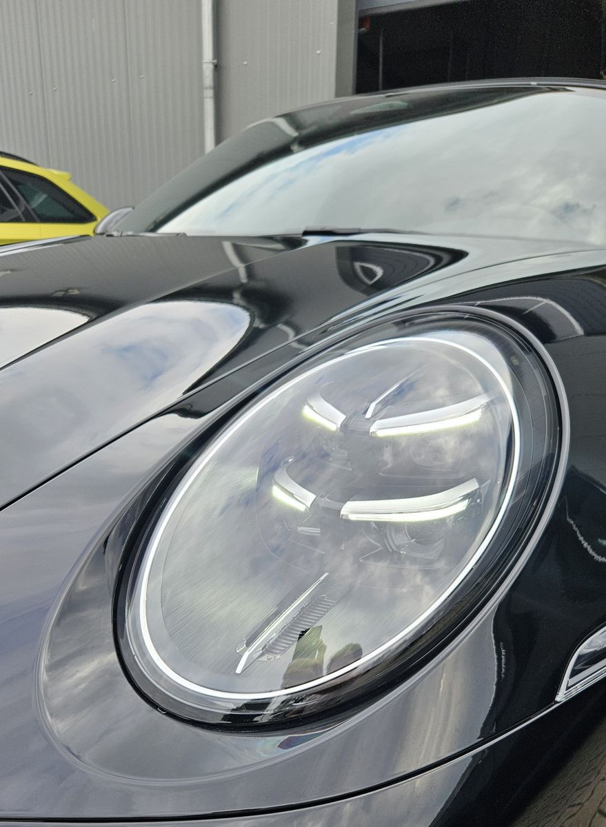 Fahrzeugabbildung Porsche 992 Carrera S GLASDACH+SPORTDESIGN+HD-MATRIX+21"