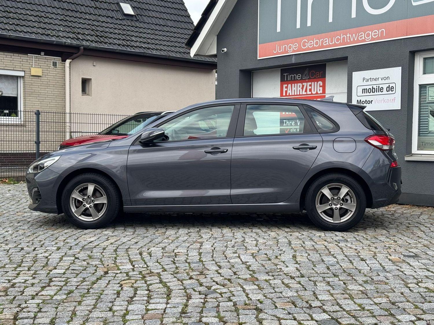 Hyundai i30 Select Kamera CarPlay Navi SHZ Tempom.