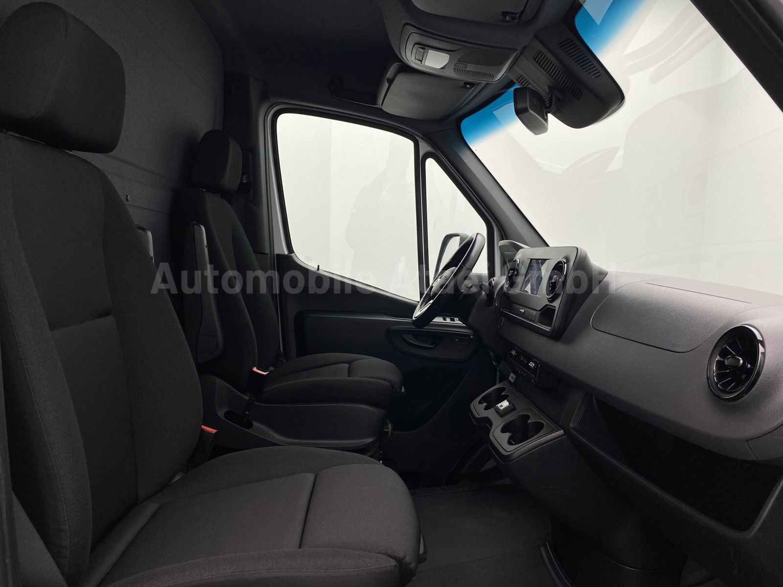 Fahrzeugabbildung Mercedes-Benz Sprinter 319 V6 *MAXI* KAMERA+DISTRONIC (1132)