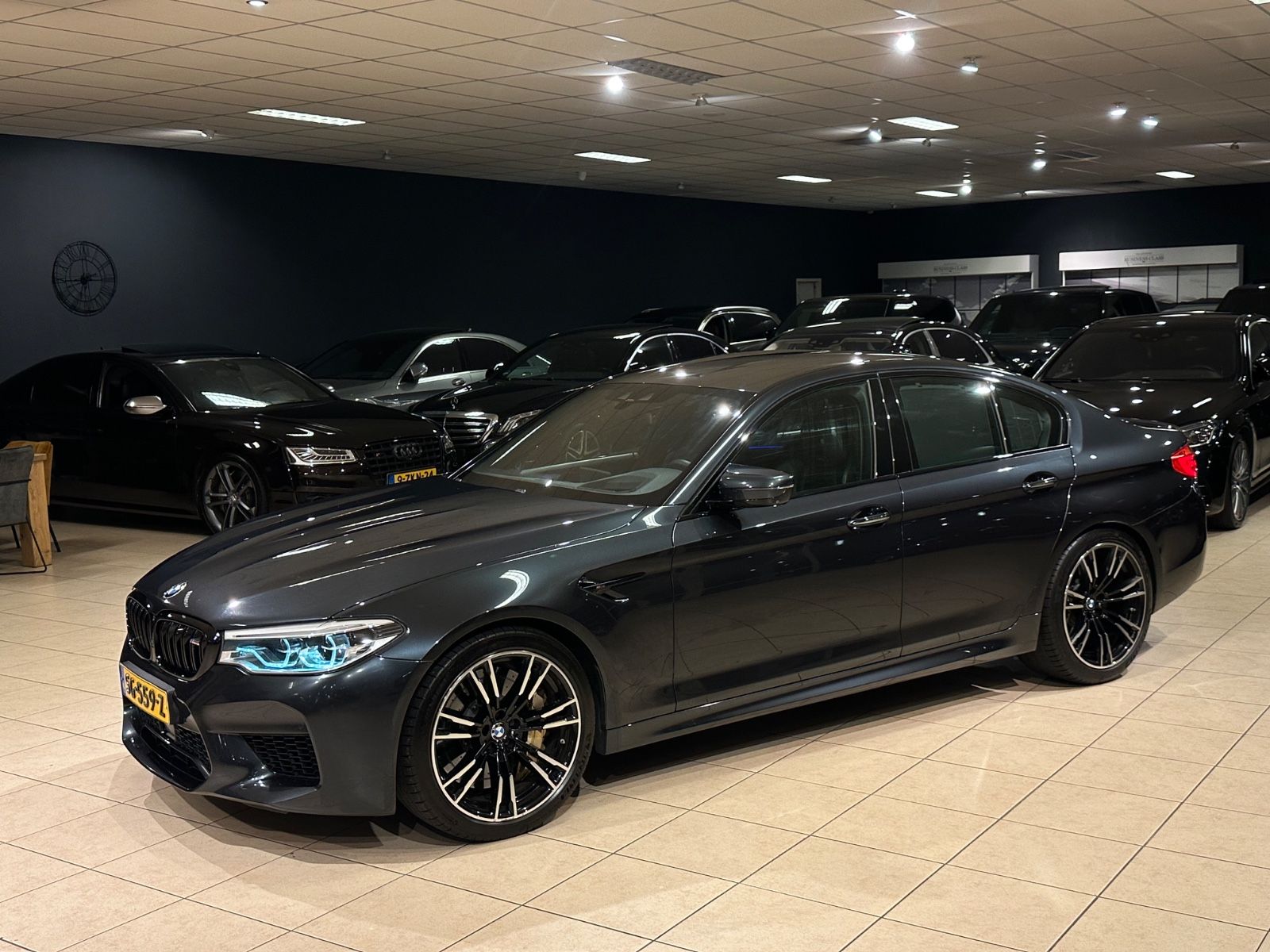 BMW M5 4.4 V8/KERAMIK/CARBON/ACC/HUD/SOFTCLOSE/1LACK