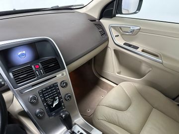 Fahrzeugabbildung Volvo XC60 D5 AWD Summum Kamera Navi BiXenon Leder