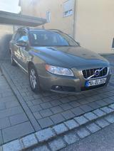 Volvo V70 D3 Momentum Momentum - Volvo V70 aus 2011 mit Diesel-Antrieb: Kombi