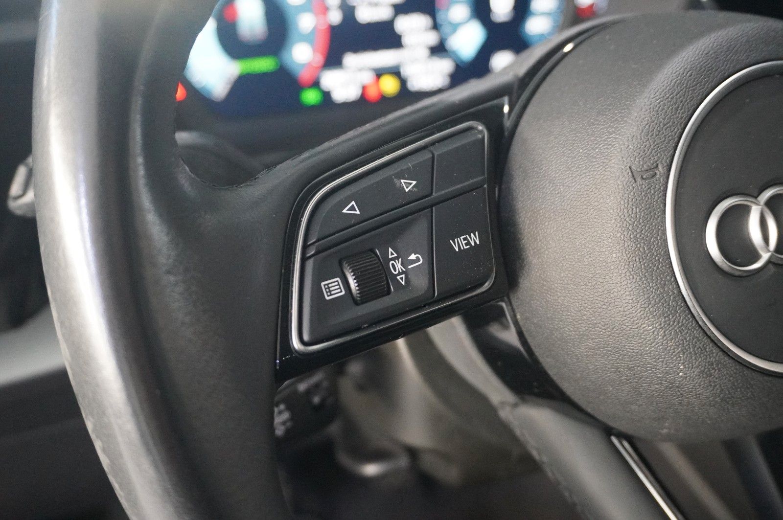 Fahrzeugabbildung Audi A3 Sportback 35 TFSI NAVI/LED/SPORT/SHZ/VIRT/DAB