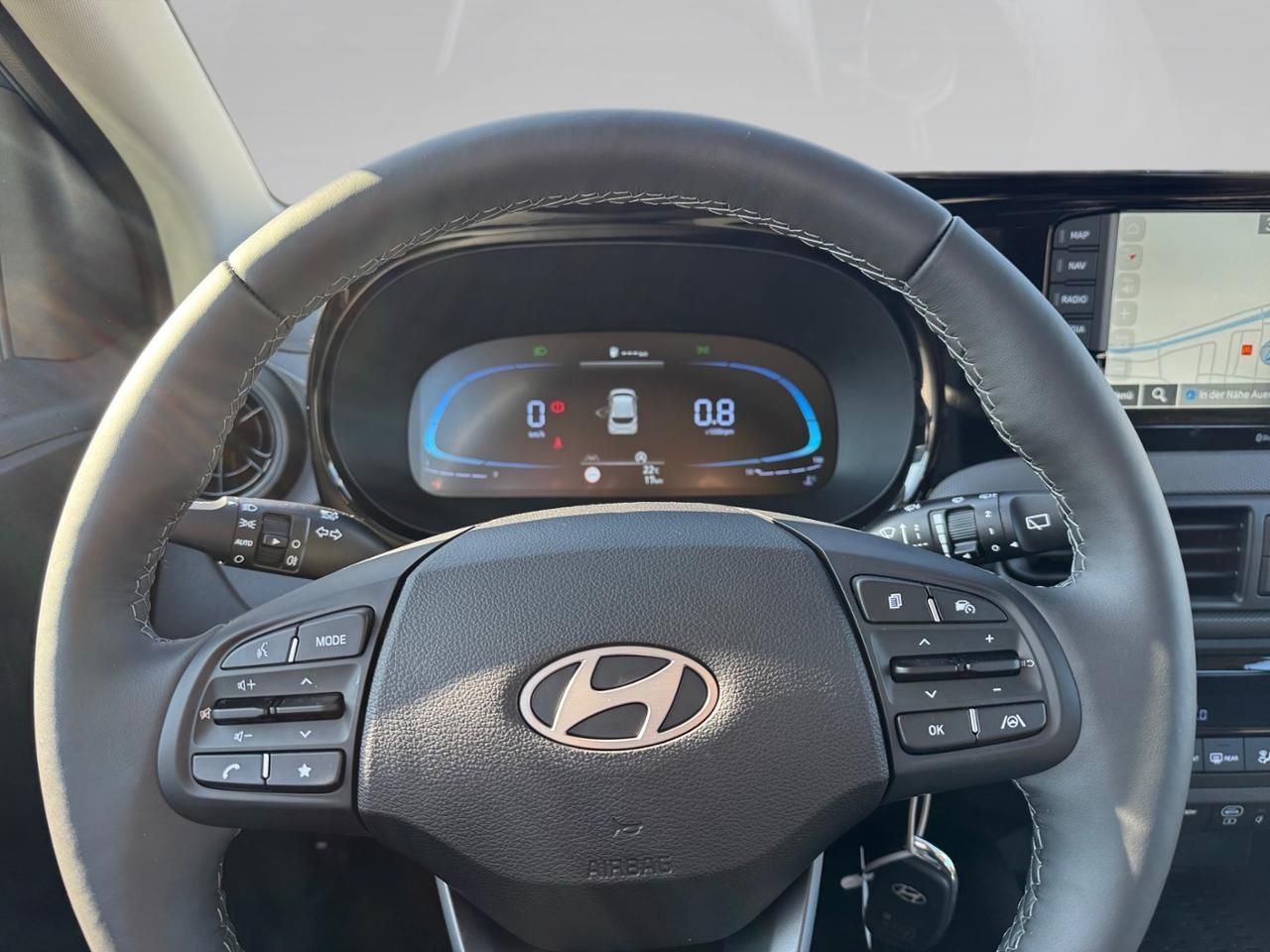 Fahrzeugabbildung Hyundai i10 TREND Fernlichtass. Kam. KlimaA LM Navi PDC