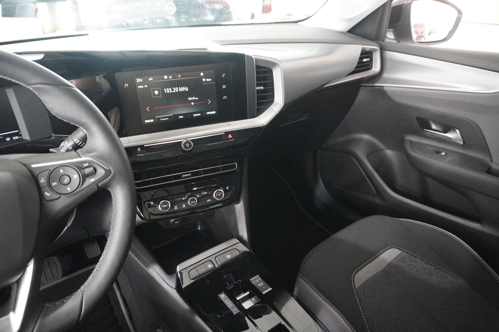Fahrzeugabbildung Opel Mokka-e EDITION 1-PHASIG LED/KAMERA/SHZ/VIRT/DAB