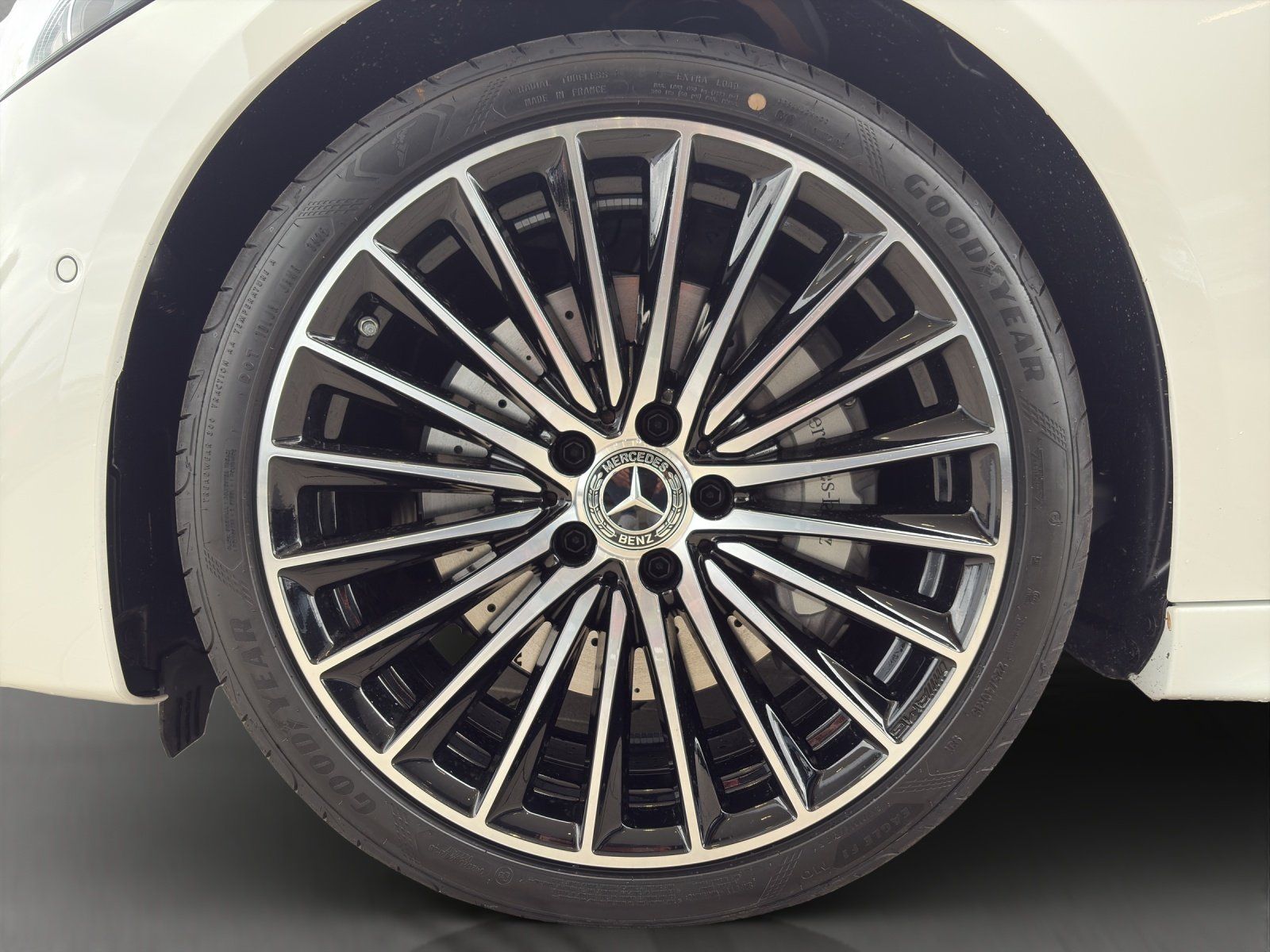 Fahrzeugabbildung Mercedes-Benz C 300 d T AMG Head-Up DIGITAL Burmester 360° PSD