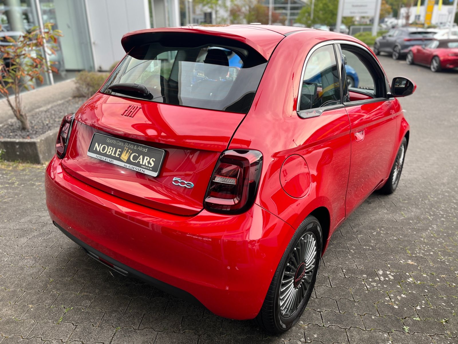 Fahrzeugabbildung Fiat 500e  42 kWh Akku Red NAVI KLIMA