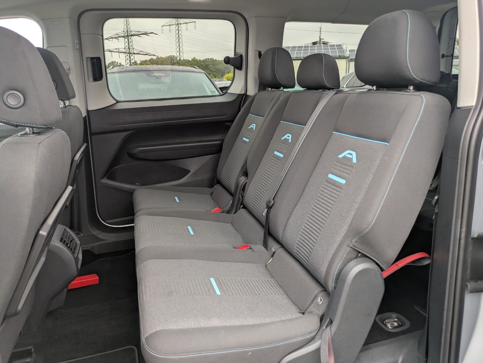 Fahrzeugabbildung Ford Grand Tourneo L2 Active LED*PANO*AHK*ACC*7-Si