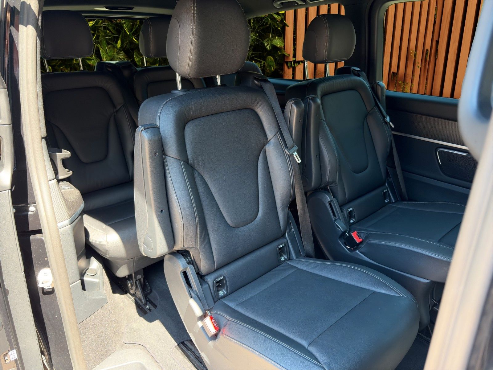 Fahrzeugabbildung Mercedes-Benz V 300 d lang *AMG-LINE*Burmester*360°*