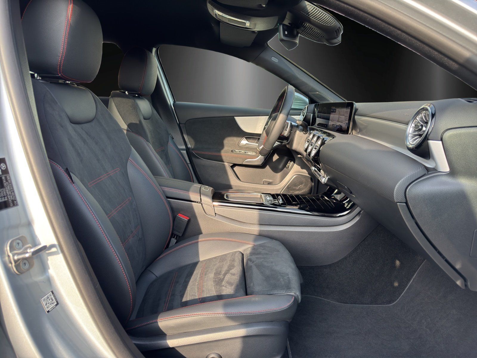 Fahrzeugabbildung Mercedes-Benz A220d Limo AMG Prem DISTR Memo AHK 360°schw.Glas