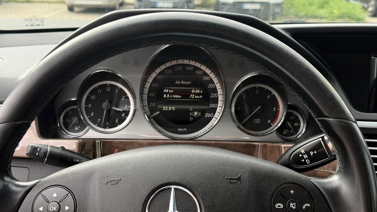 Mercedes-Benz E 220 Elegance *Automatik*AMG-Paket*Xenon*