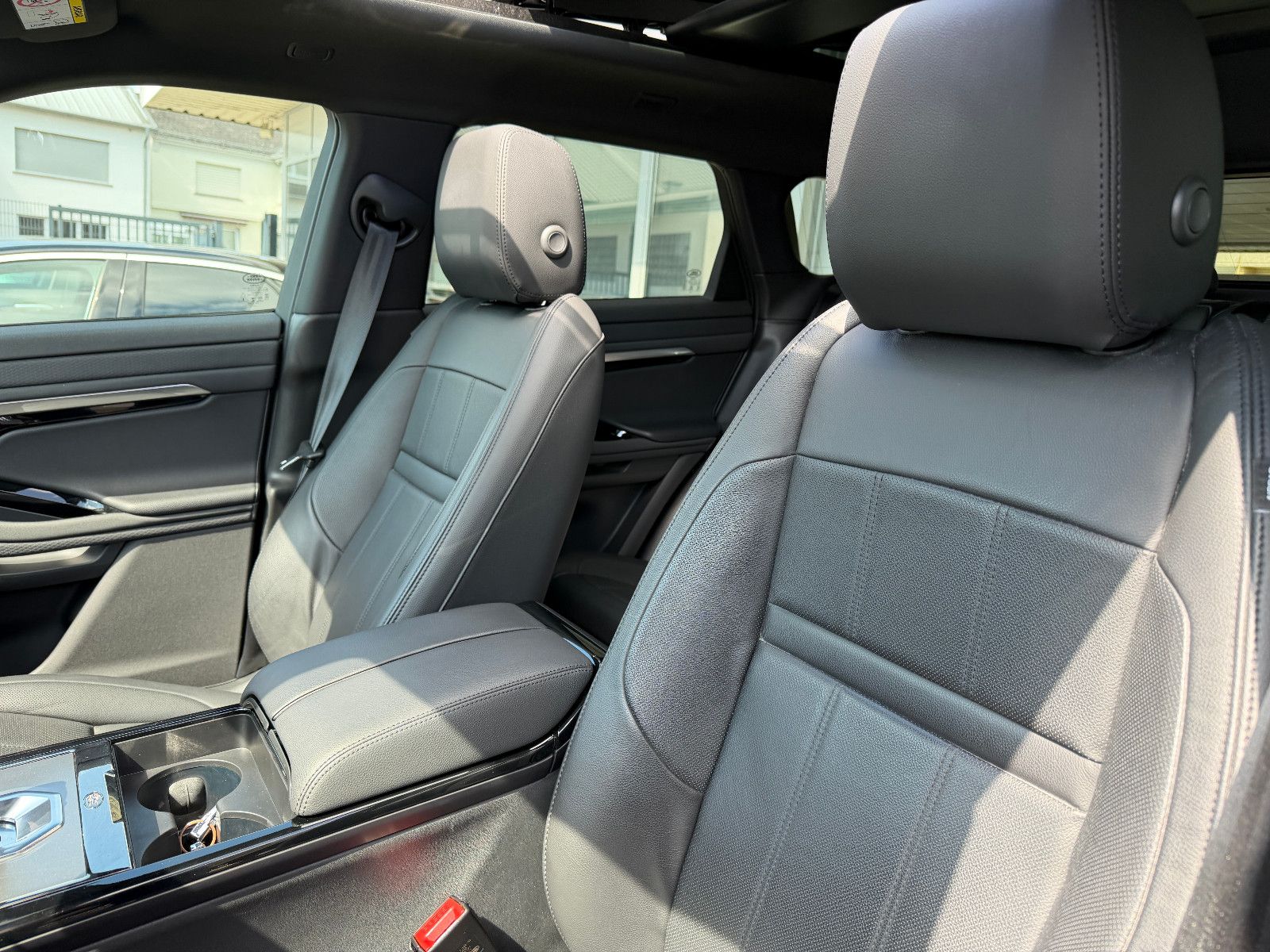 Fahrzeugabbildung Land Rover Range Rover Evoque S Hybrid /R-DYNAMIC/PANO/KAM
