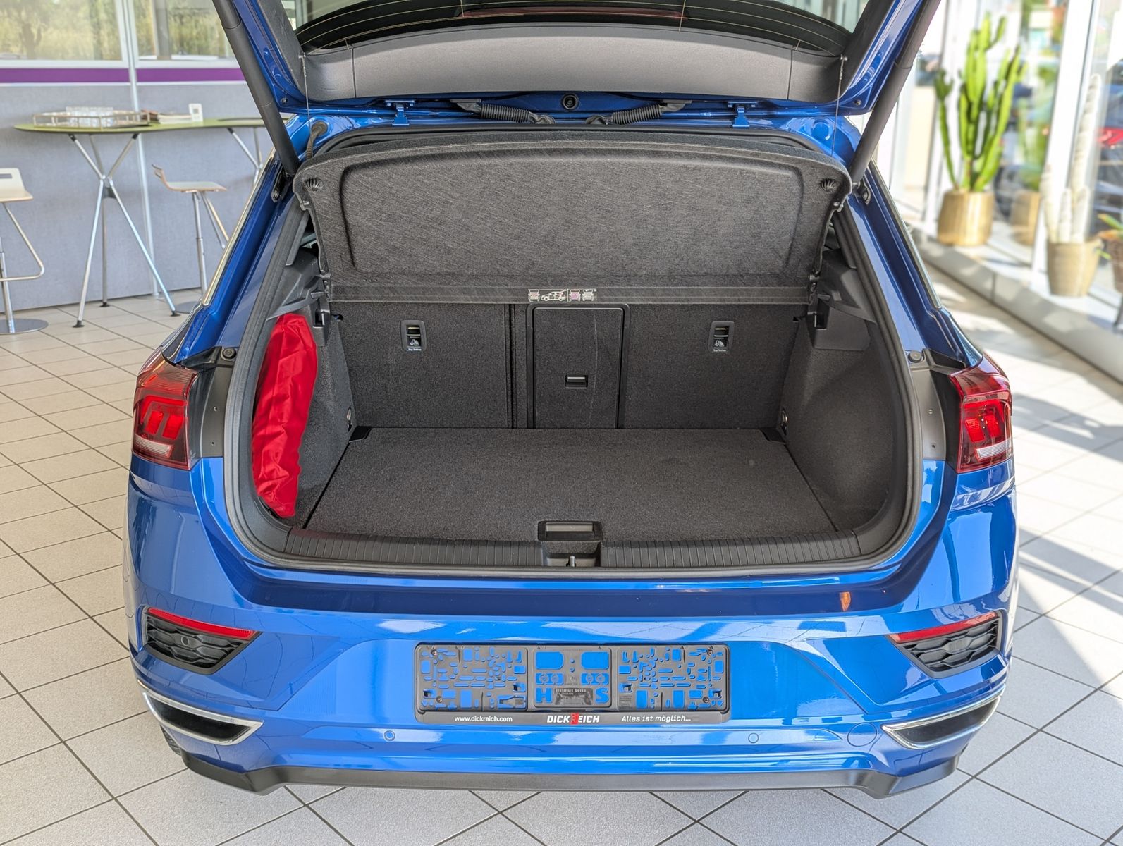 Fahrzeugabbildung Volkswagen T-Roc 1.5 TSI DSG 2x R-Line Sport Pano AID LED