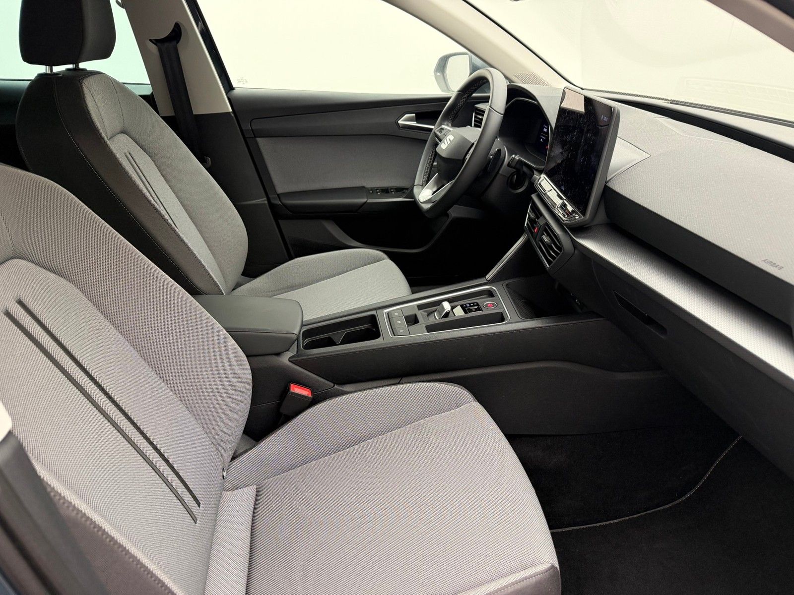 Seat Leon Sportstourer 1.5 eTSI DSG Style RoadEdition imagem 3