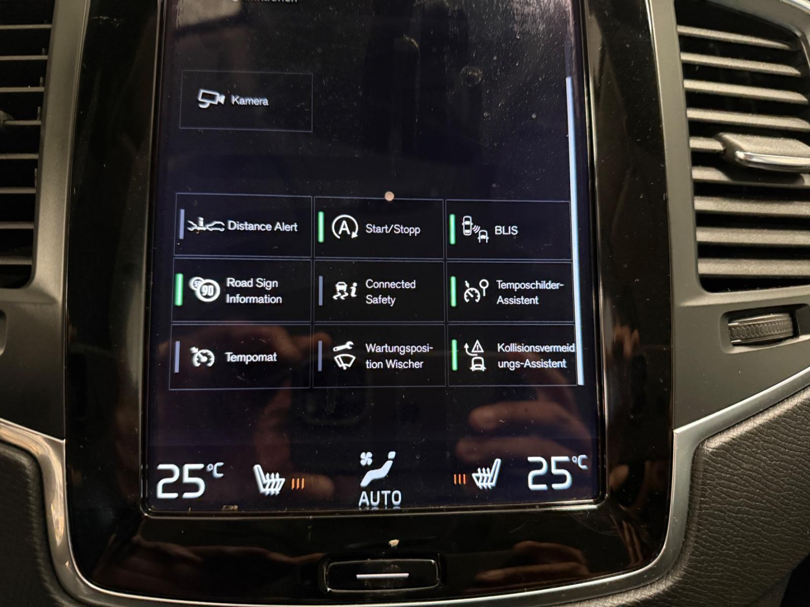 Volvo XC90 D4 | 190 ch | BVA | Caméra de recul | Régulateur adaptatif | Apple CarPlay | Attelage