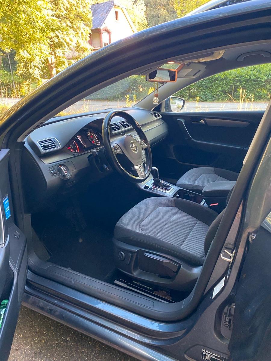 Volkswagen Passat 2012 — photo 12