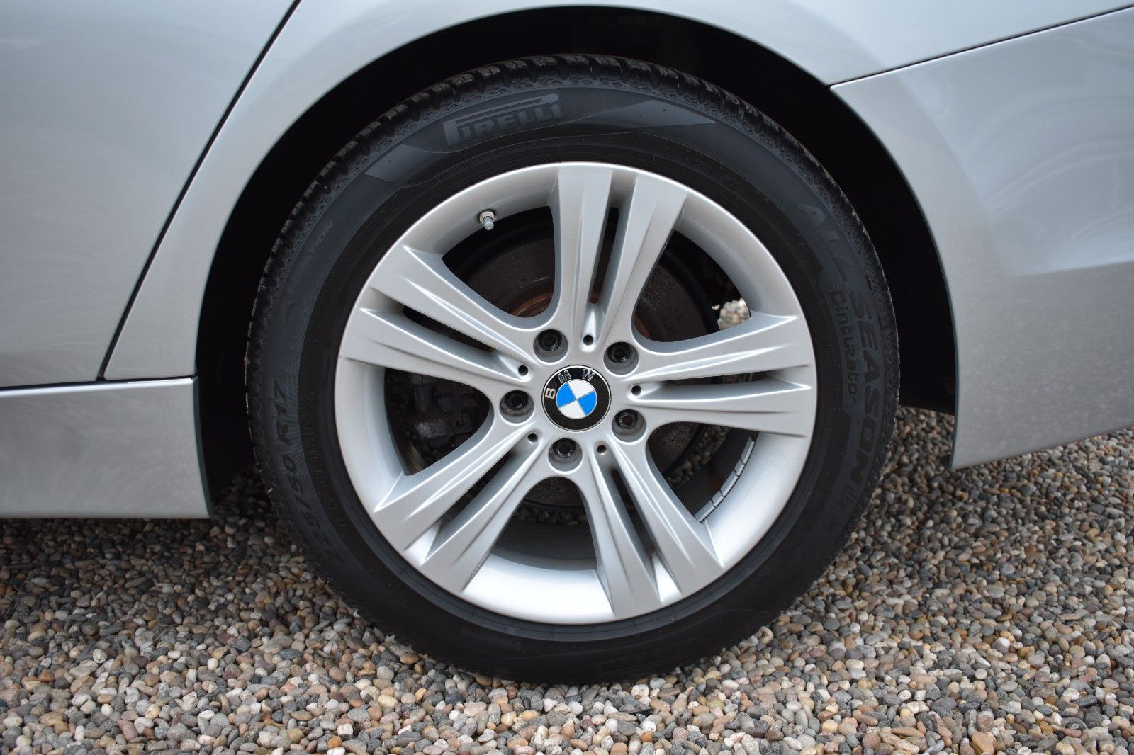 Fahrzeugabbildung BMW 320 i Limo. Sport Line