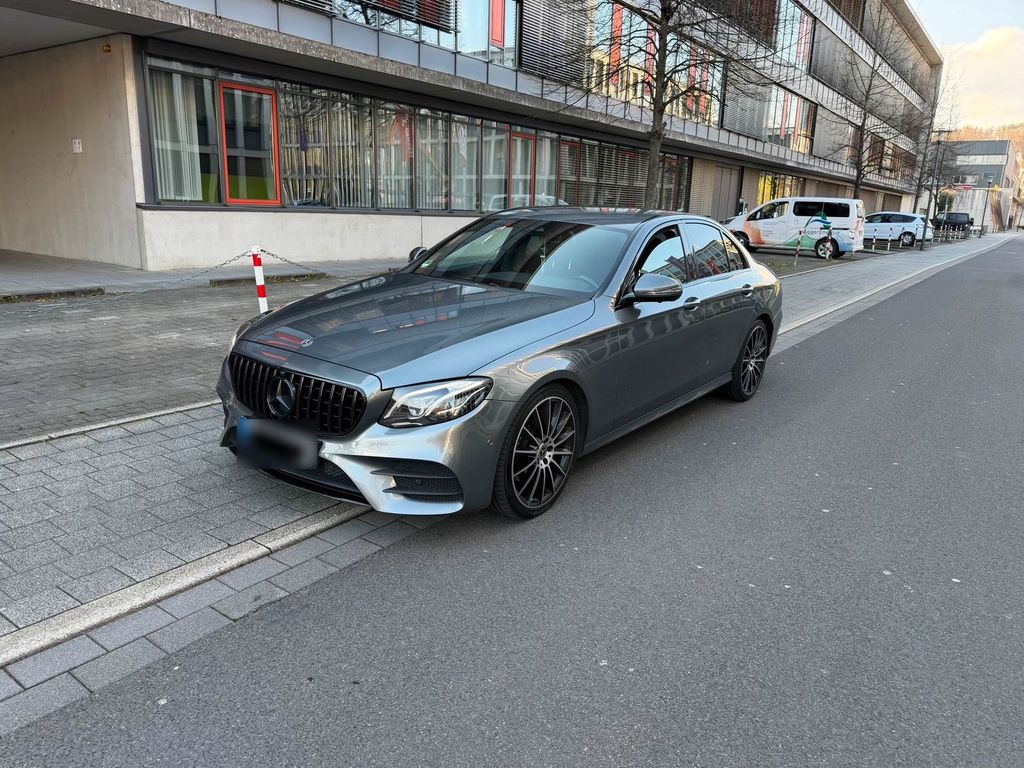 Image of Mercedes-Benz E 300