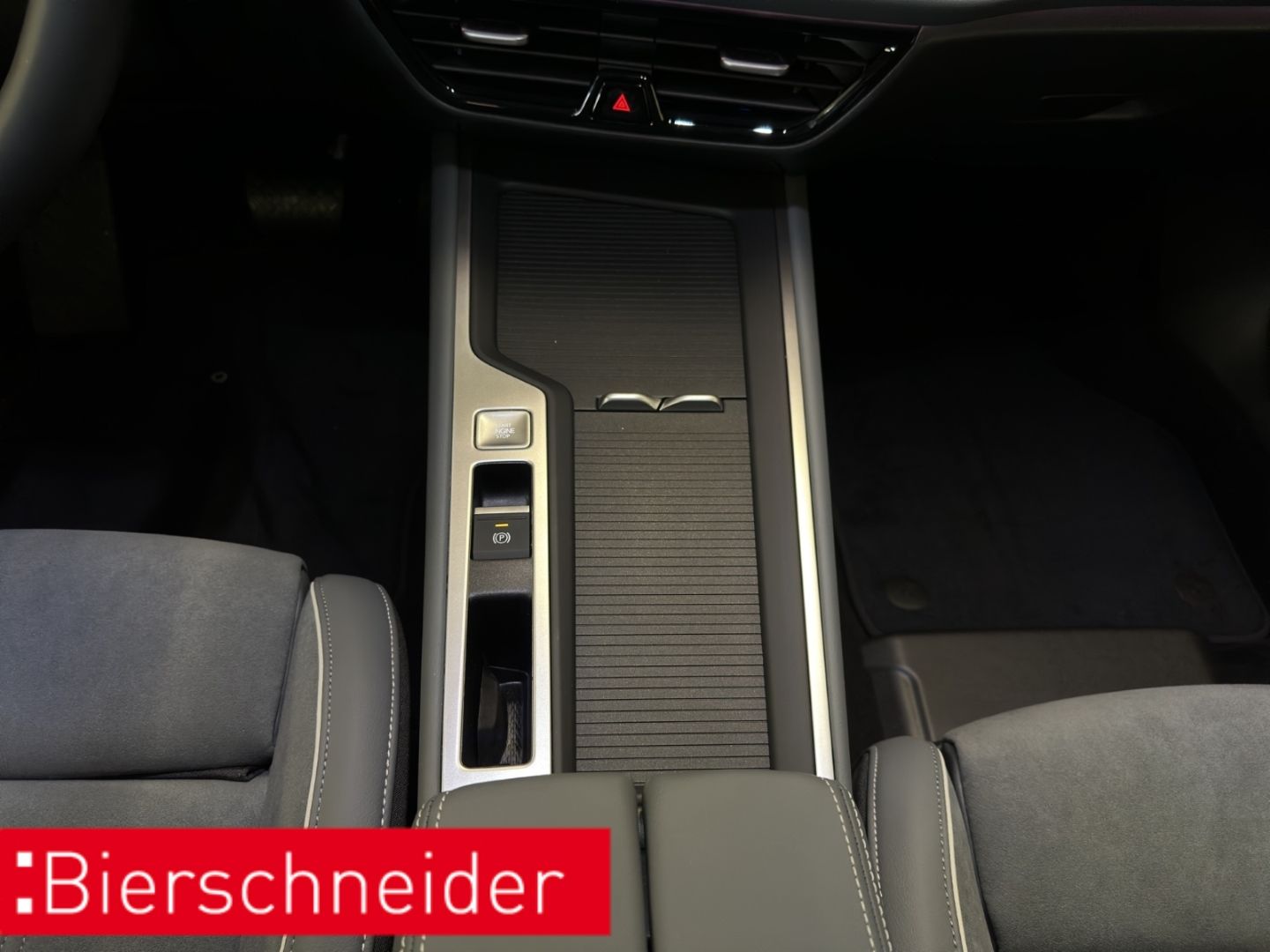 Volkswagen Passat Variant 1.5 eTSI DSG Business AHK 360  HU foto 18