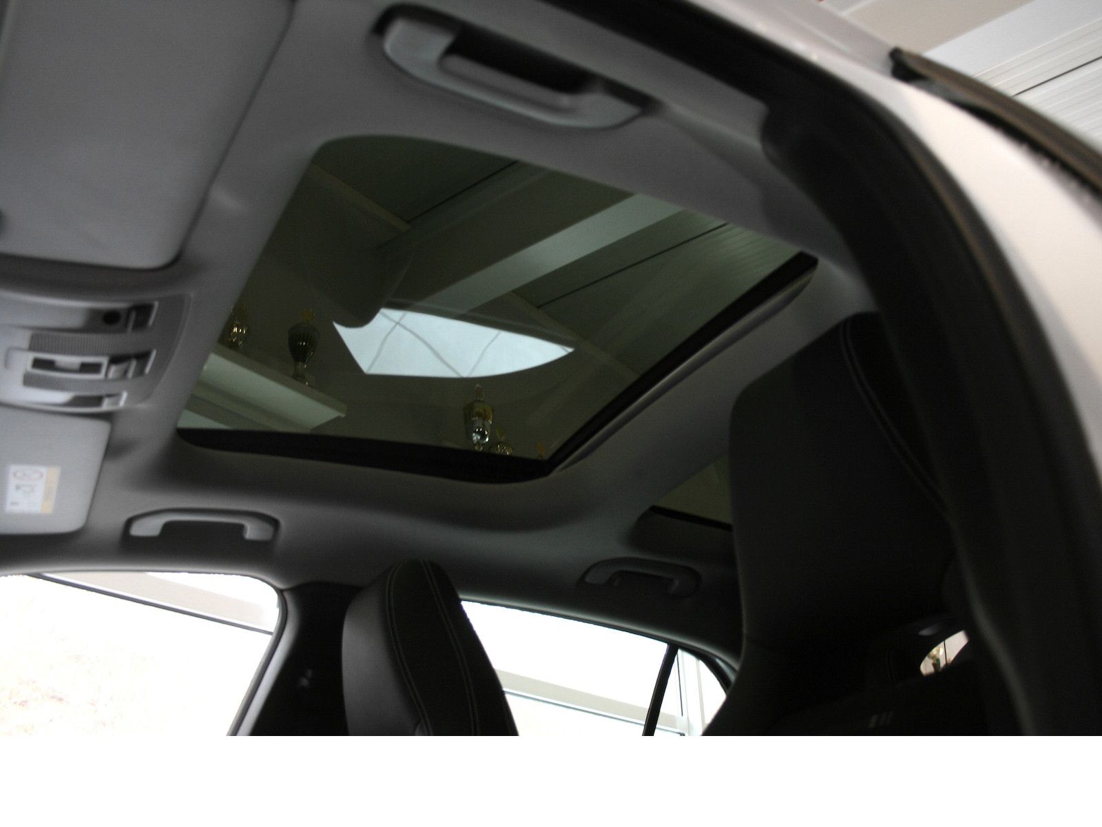 Fahrzeugabbildung Mercedes-Benz GLA 200 Urban *LED *AHK *Pano-Dach *Navi