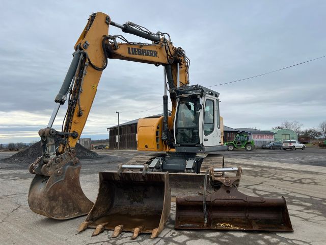 Liebherr R 924 LITRONIC COMPACT + 3x BUCKETR