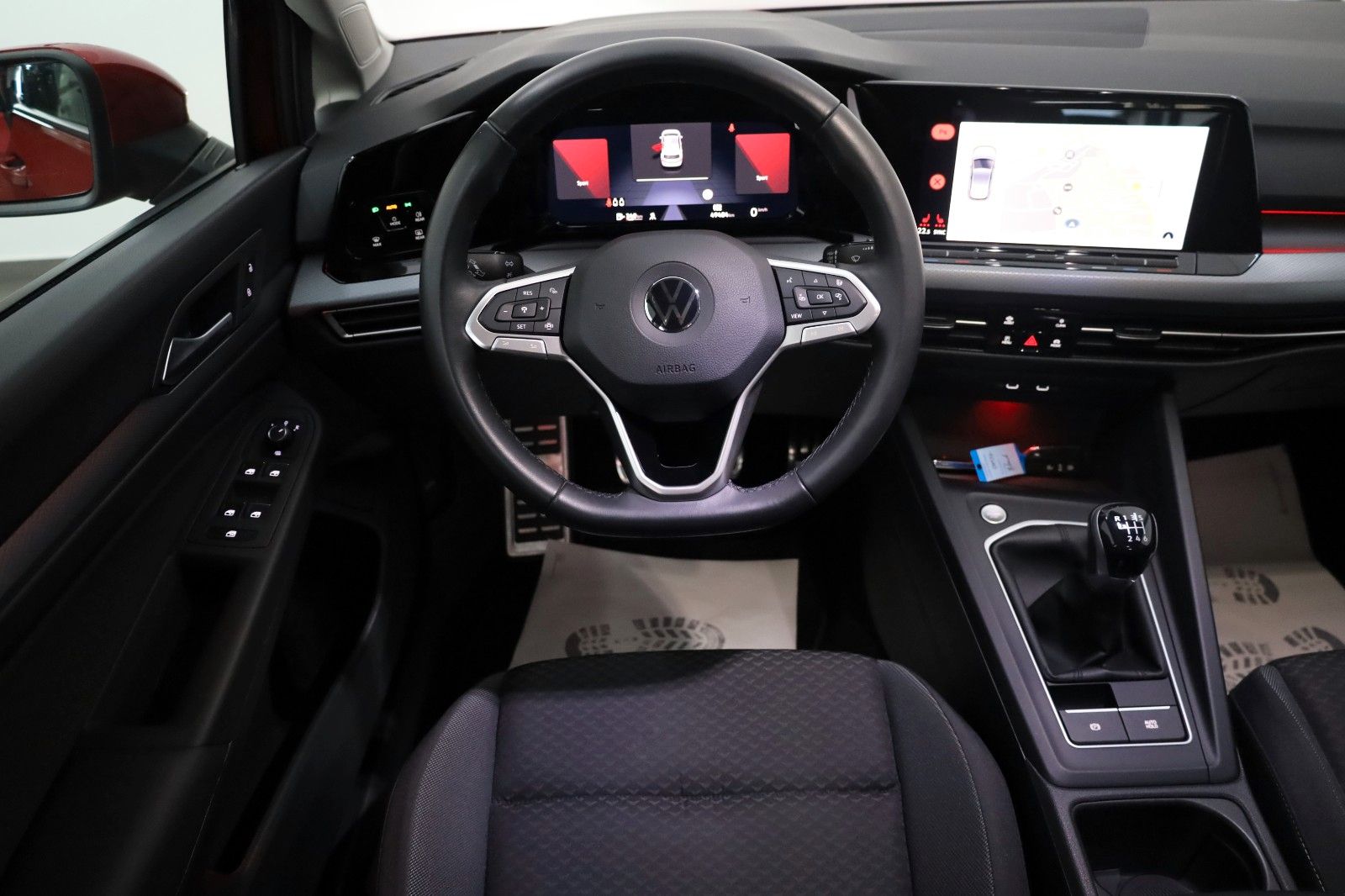 Fahrzeugabbildung Volkswagen Golf VIII Lim. Active Navi,LED,SH,PDC,ACC,SR+WR