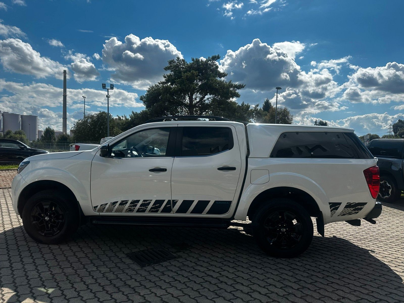 Fahrzeugabbildung Nissan Navara NP300 N-Guard 4x4 wie neu, Werksgarantie