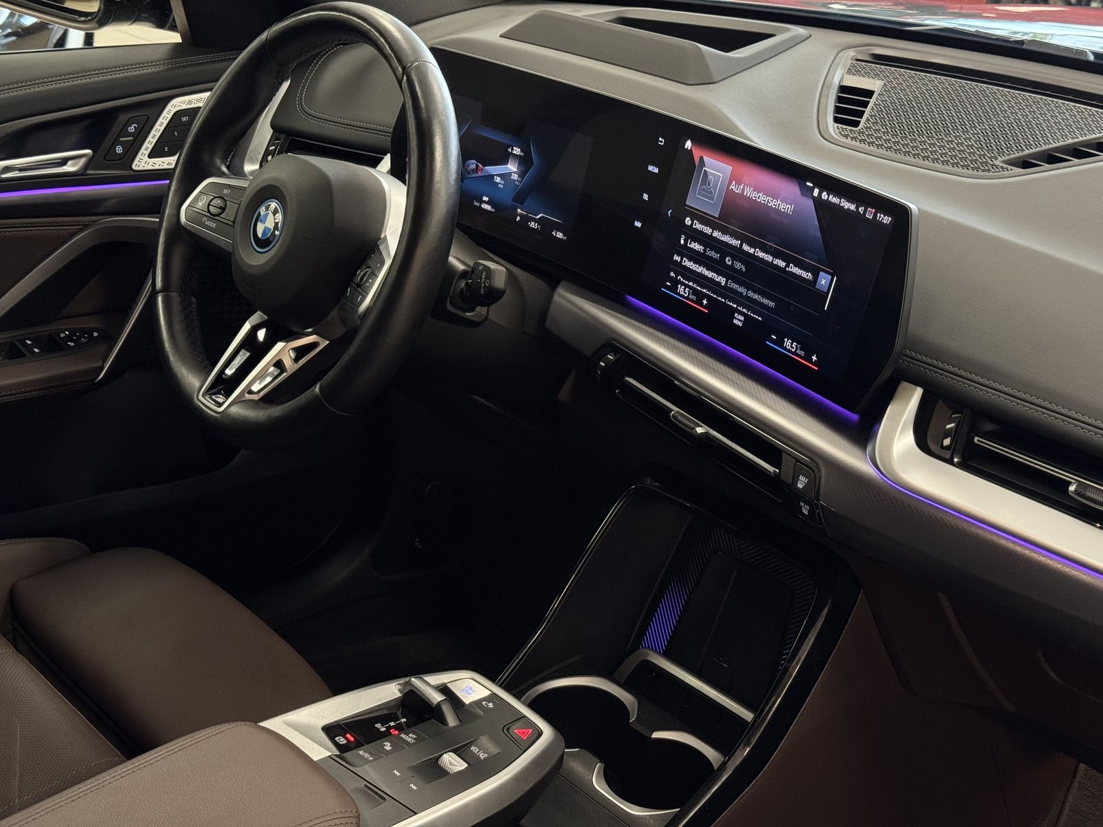 BMW iX1 30 xDrive M-Paket HUD Leder LED ACC Memory foto 24