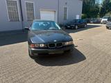 BMW e39 528i fast Vollauslastung - BMW 528 aus 1998