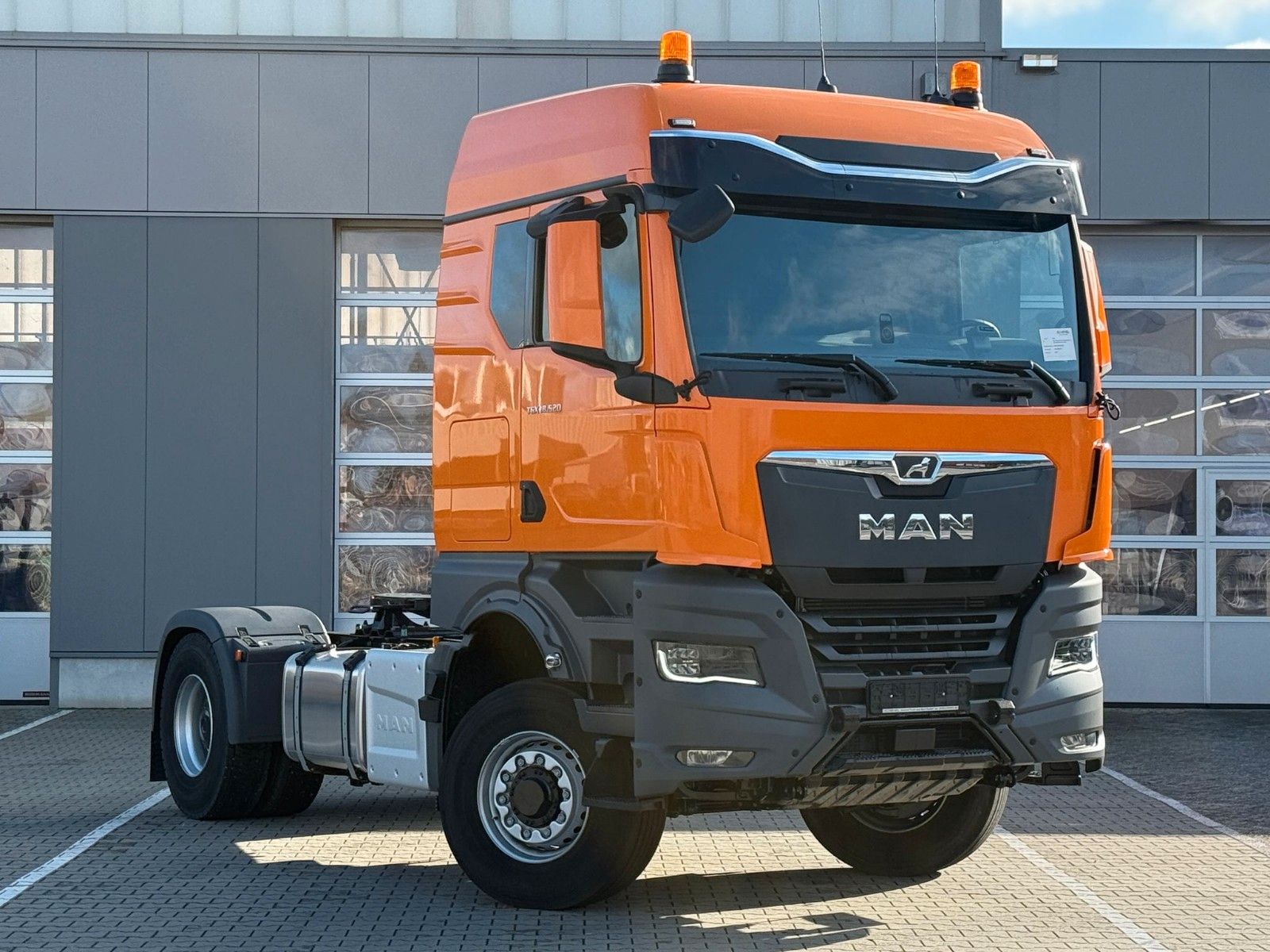 Fahrzeugabbildung MAN TGX 18.520 4x2H BL Kommunal Hydr.  Winterdienst