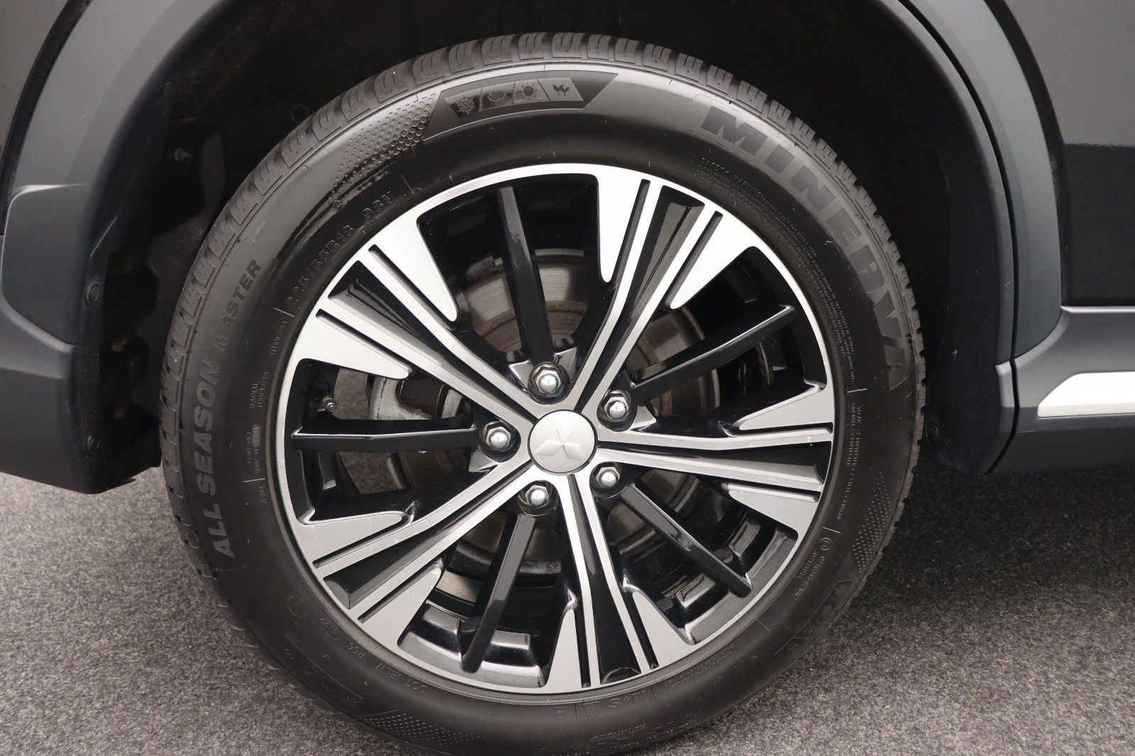 Fahrzeugabbildung Mitsubishi Eclipse Cross 1.5 Intro Edition AHK 360° LED