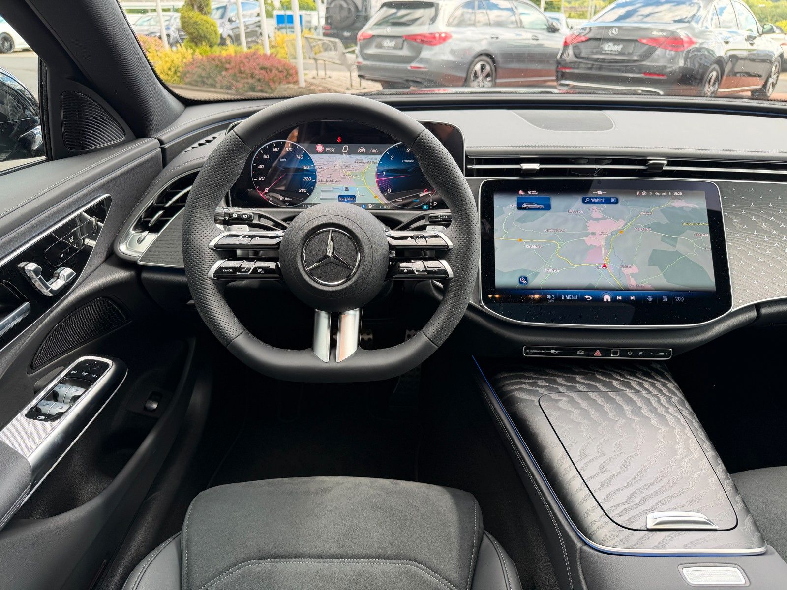 Fahrzeugabbildung Mercedes-Benz E 220 d T AMG Pano+AHK+360°+Distr+Digital+20"