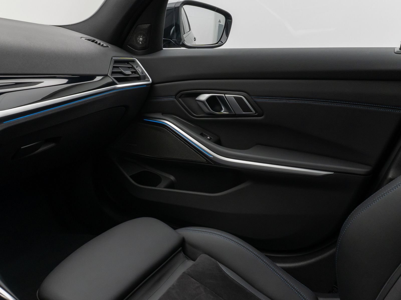 Fahrzeugabbildung BMW 330i M Sport HUD DAB H/K PDC Komfort Alarm 19"