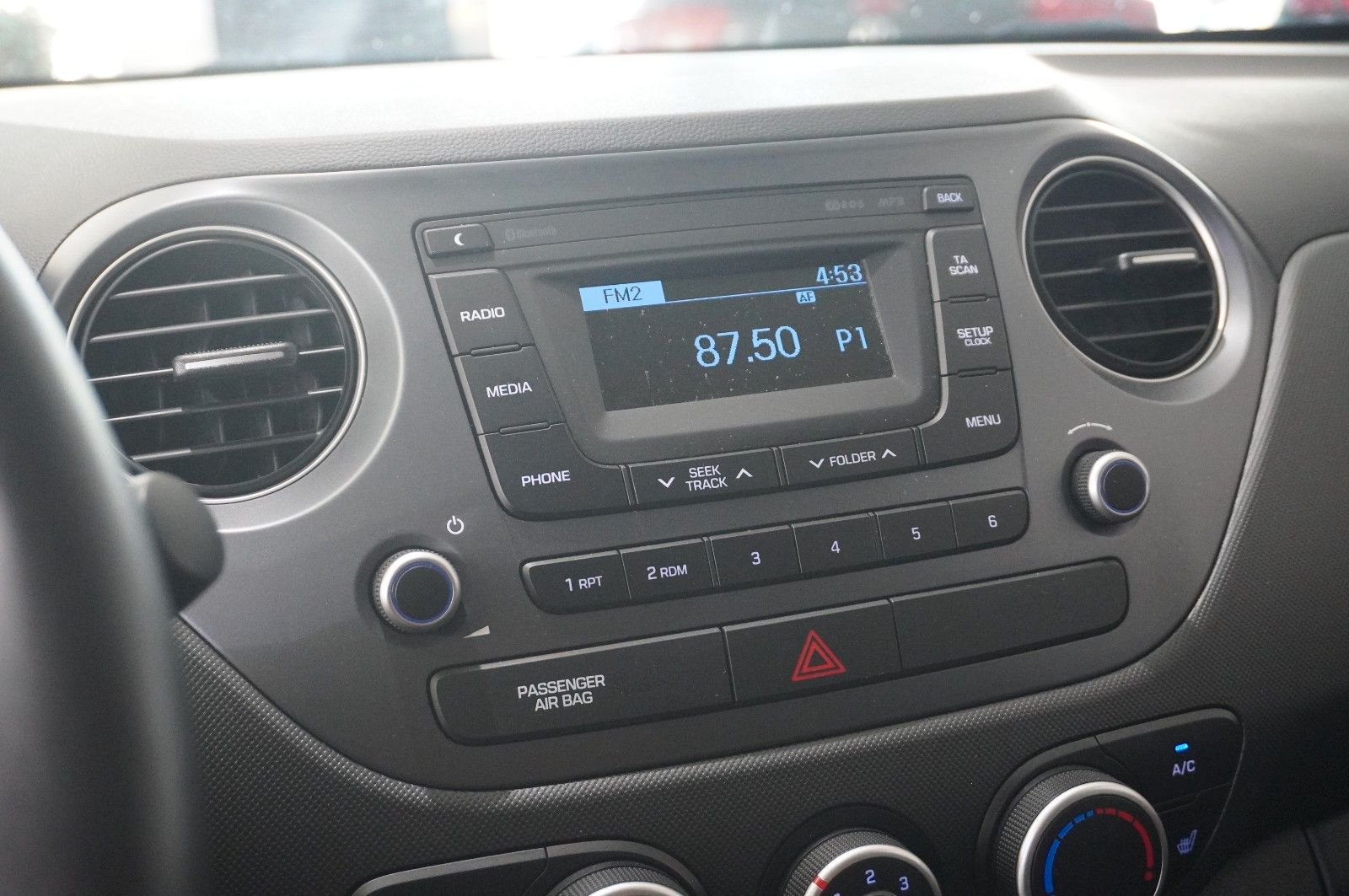 Fahrzeugabbildung Hyundai i10 1.2 YES! 5-TÜR KLIMA/WINTER/TEMP./NEBEL/DAB+