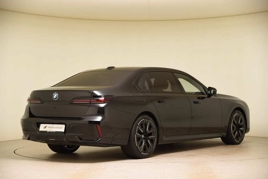 BMW 740