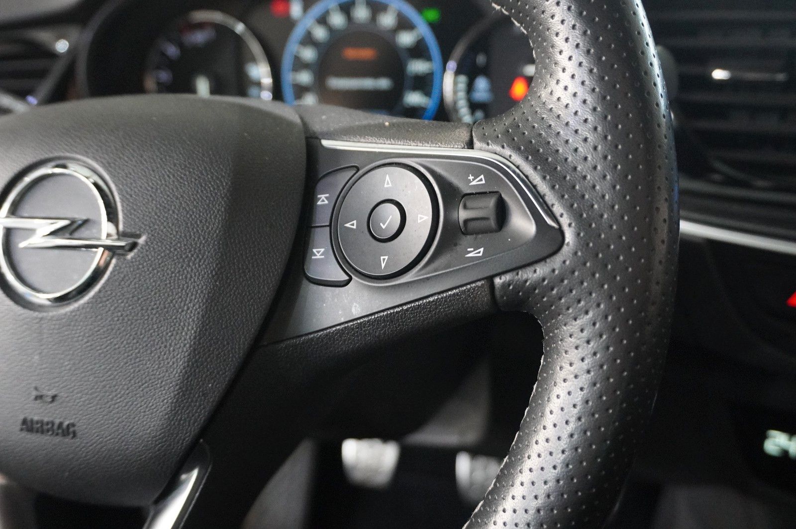 Fahrzeugabbildung Opel Insignia B ST 2.0D ULTIMATE NAVI/OPC/KAMERA/AHK