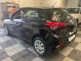 Hyundai i20 1,4i, Autom.Trend.PDC,Navi TT,1.Hd.,Tüv28 - Hyundai i20: Schwarz
