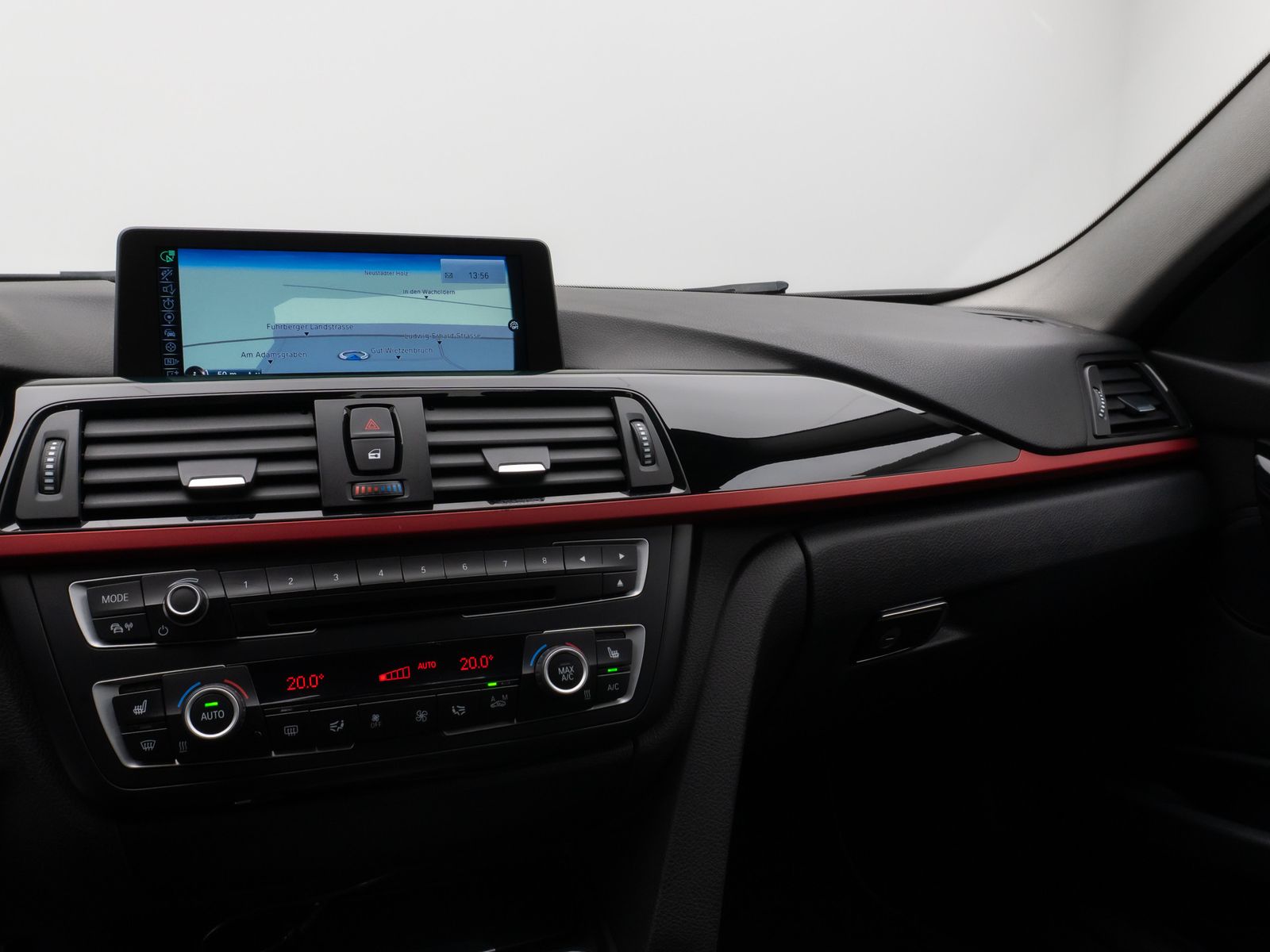 Fahrzeugabbildung BMW 320d Sport Line Xenon NaviPro HUD PDC FernlichtA