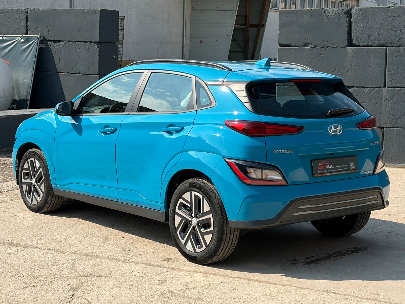 Fahrzeugabbildung Hyundai KONA E Basis 2WD LKAS CAM CarPlay DAB+ 17" 305km