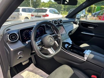Fahrzeugabbildung Mercedes-Benz GLC 200 4Matic AMG Line Pano 20"