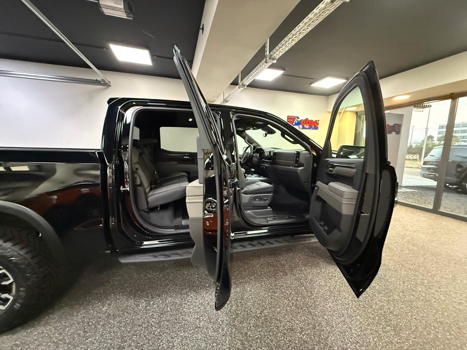 Fahrzeugabbildung Chevrolet 2026 SILVERADO ZR2 OFF ROAD-SIDE ST 6.2L V8-4x4