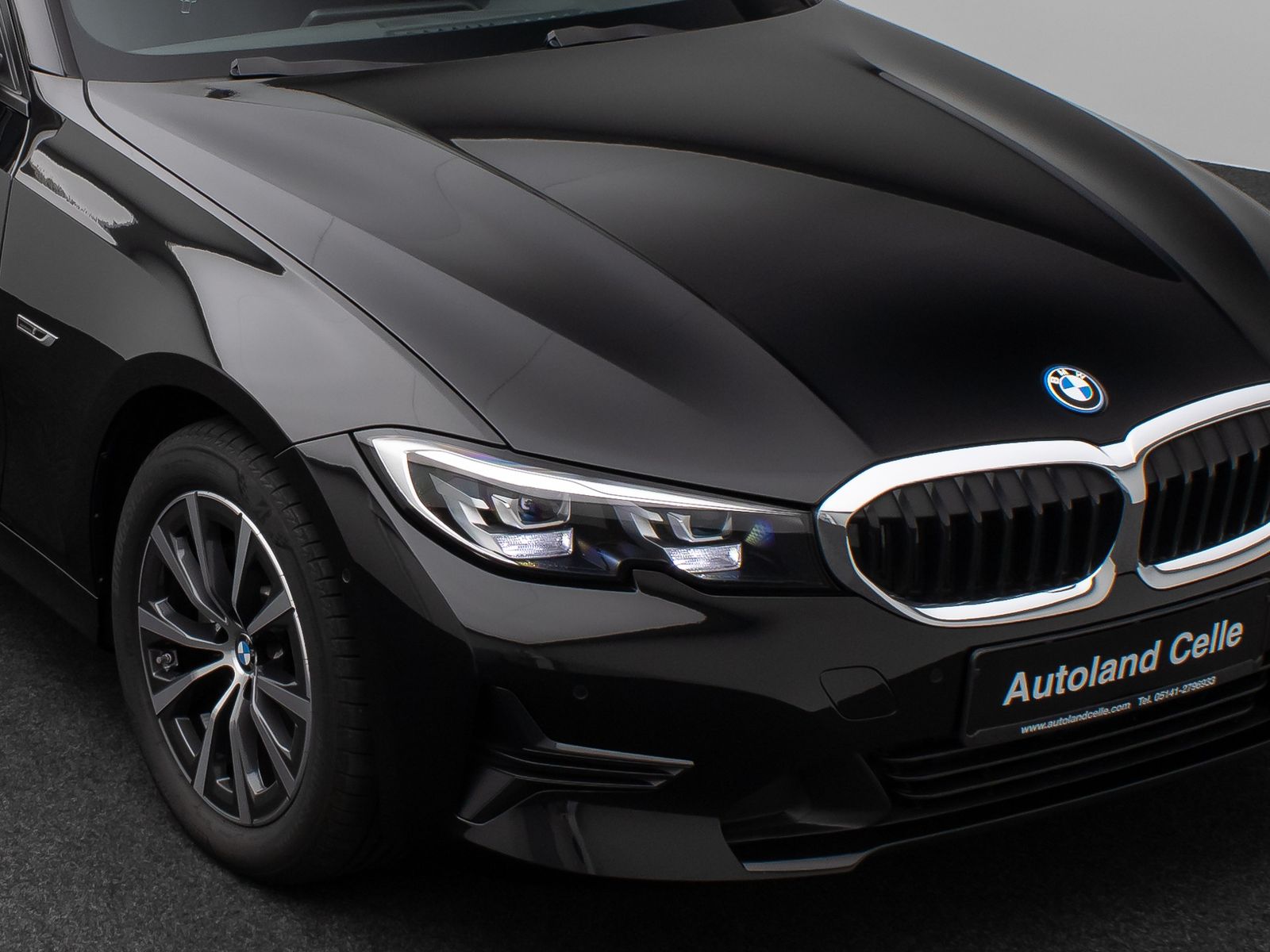 Fahrzeugabbildung BMW 320e Kamera DAB HiFi Lenkradheizung Alarm Parkas