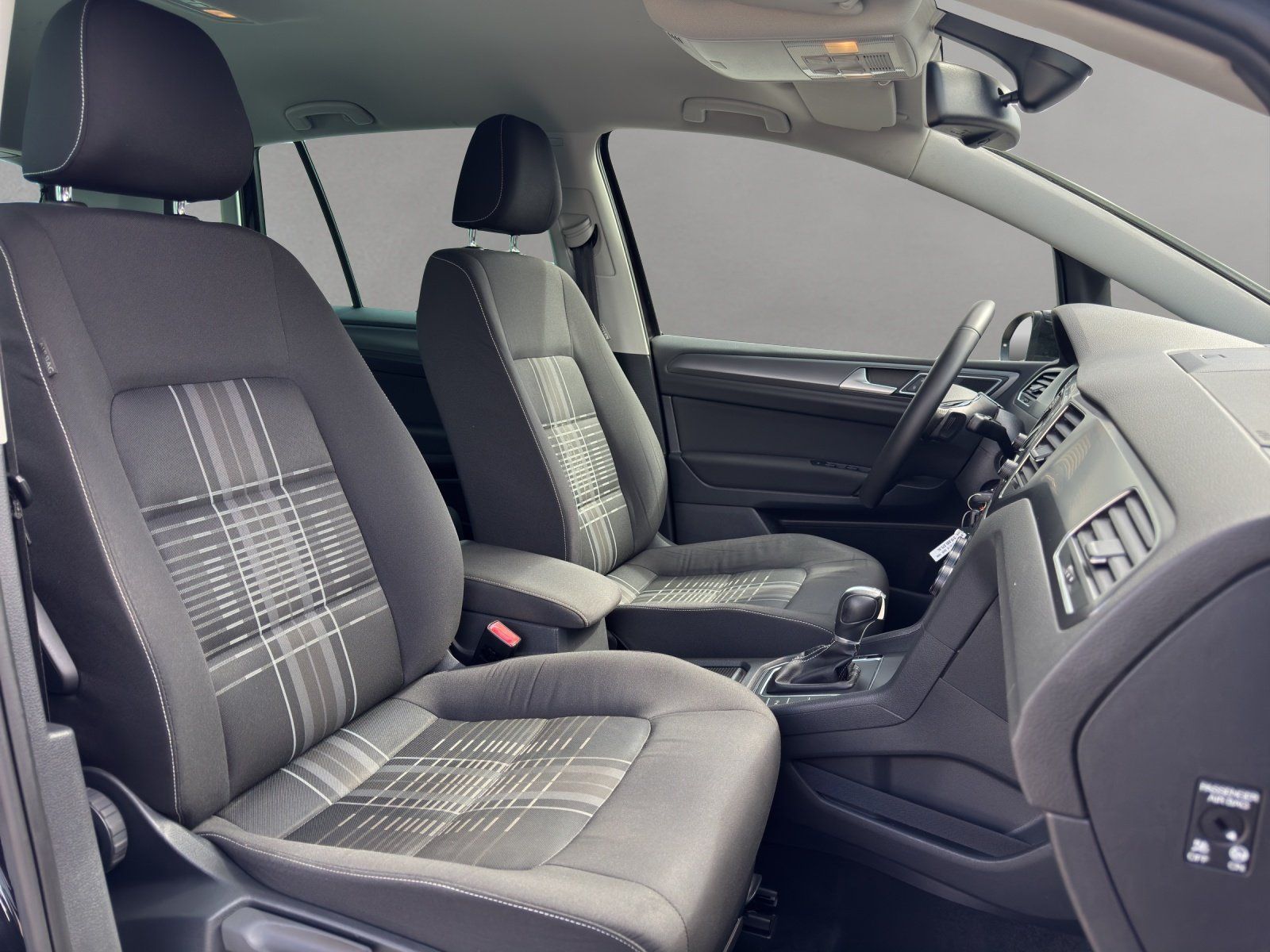 Fahrzeugabbildung Volkswagen Golf VII Sportsvan 1.4 TSI DSG Lounge/ACC/SHZ/