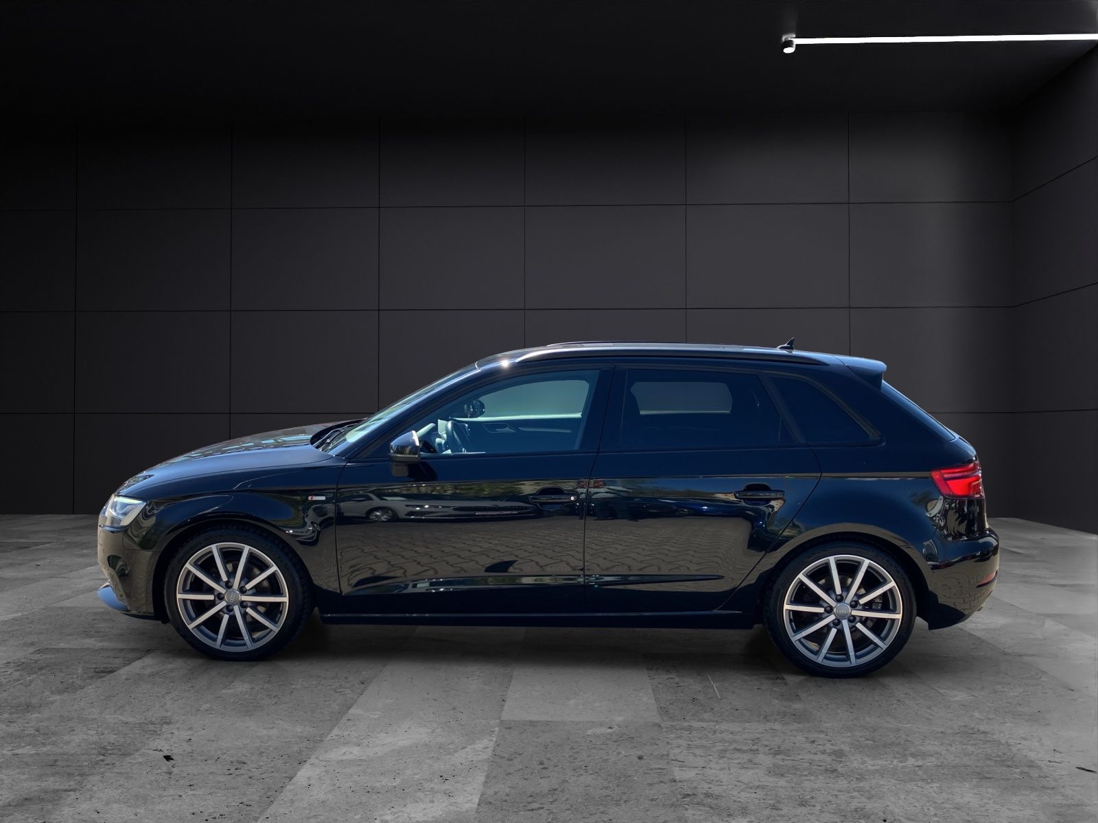 Fahrzeugabbildung Audi A3 Sportback TFSI sport  S-tronic LED NAVI ACC B